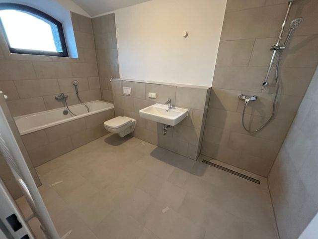 Neu saniertes Haus - Schicke 2- Zimmer Wohnung mit EBK und Balkon zu vermieten! - Foto 5