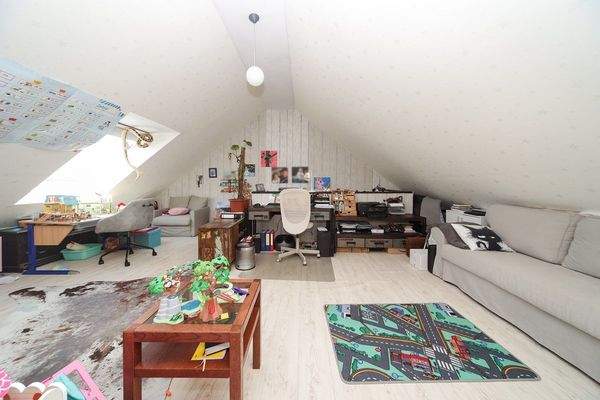 Zimmer im Spitzboden OG