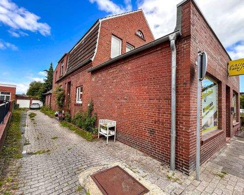 Haus Einfahrt zu den Wohnungen