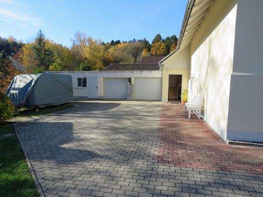 gepflasterter Hofraum 