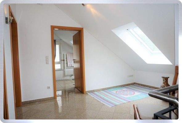 geräumiges Dachgeschoss