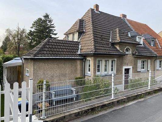 Hausansicht von der Straße