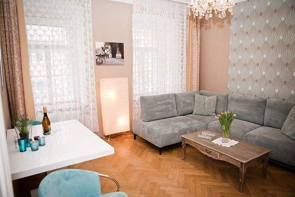 Wohnzimmer mit Ausziehcouch