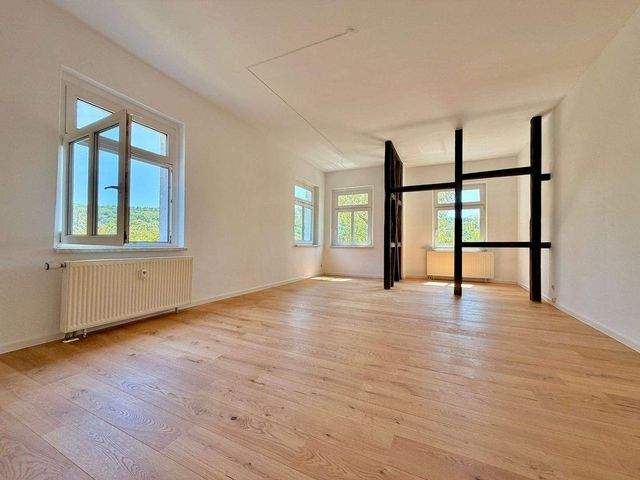 Einziehen und wohlfühlen: Frisch sanierte 4-Zimmer-Wohnung in Hochheim mit EBK & Balkon - Foto 1