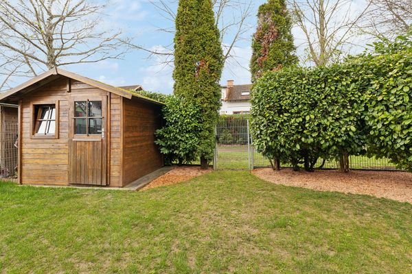 Garten mit Gartenhaus