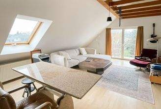 Wohnzimmer mit Balkon