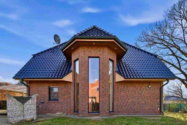 Rückansicht mit Treppenhausturm