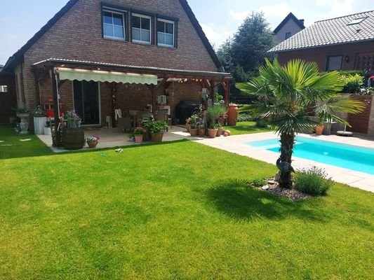 Hier wollen Sie nicht mehr weg! EFH mit Einliegerwohnung und Außenpool mit großem Garten in Königswinter-Thomasberg