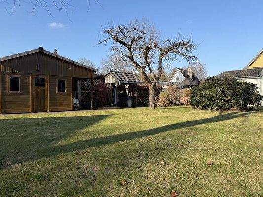 Großes, sonniges Grundstück