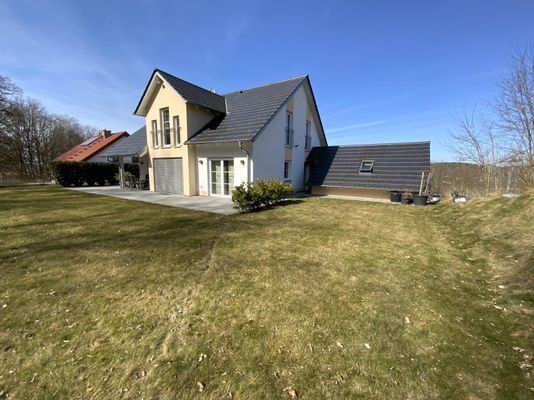 Wohnhaus mit Garten