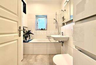 Modernes Tageslichtbad