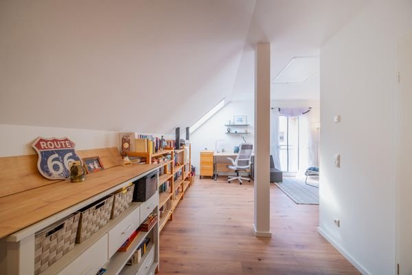 Zimmer mit viel Licht DG