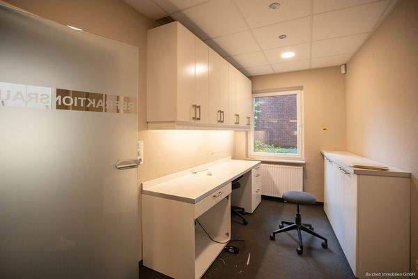 Büro mit Waschbecken