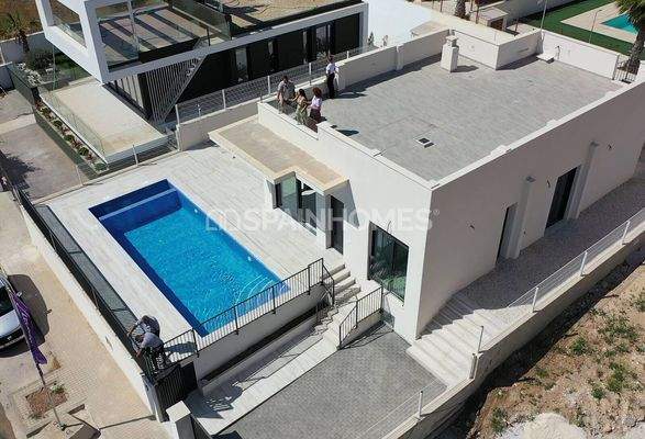 Modern Detached House with Pool and Mountain Views in Polop