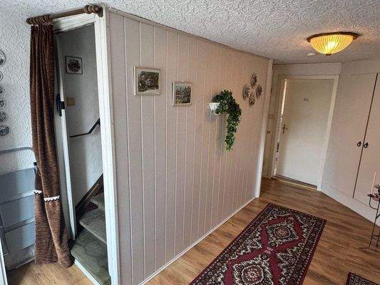 Flurbereich mit Blick zum DG &amp; Badezimmer