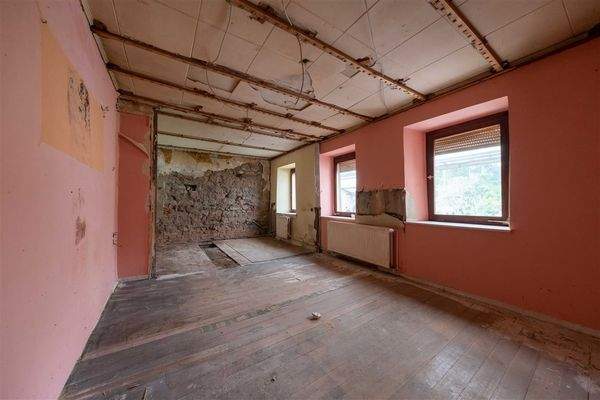 Küche u. Essbereich unsanierte Wohneinheit