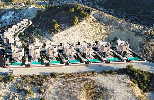 Detached Villas Close to the Golf Course in Finestrat