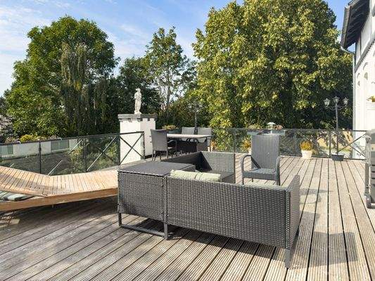 Terrasse über dem Eingang