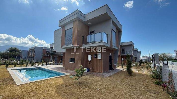 Villas with Pool Within Walking Distance of the Beach in Kuşadası