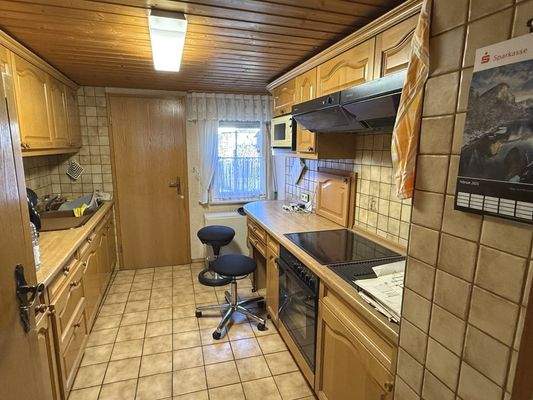 Küche mit angrenzendem Abstellraum