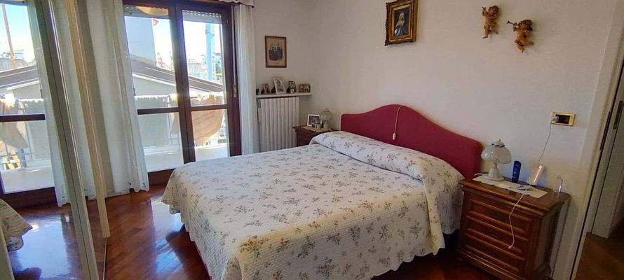 schönes Penthouse im Zentrum von Grado mit Terrasse und Parkplatz