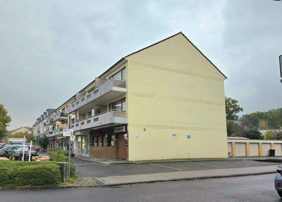 Seitenansicht mit Parkplätze.jpg