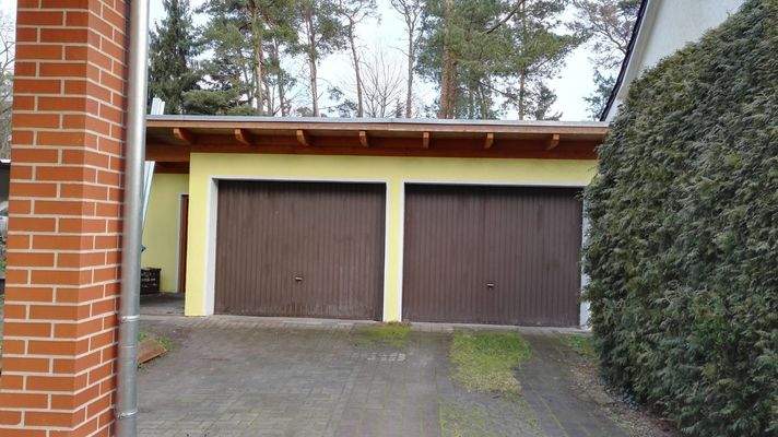 Außenfoto5 Doppelgarage.jpg