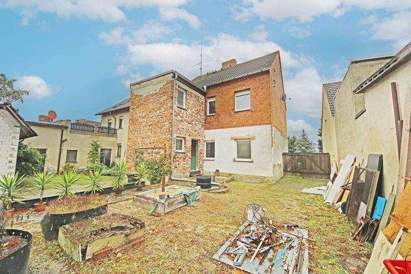 Hausansicht / Grundstücksseite