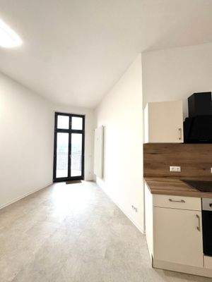 Küche mit Balkontür