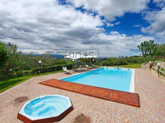 Panoramavilla mit Pool, Spa und 12 Hektar Privatland in Gradara - Marken
