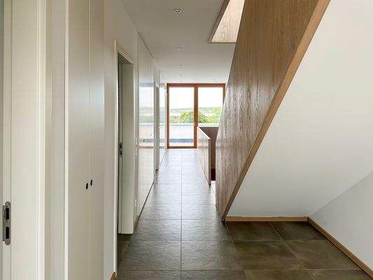 Flur mit Einbauschränken