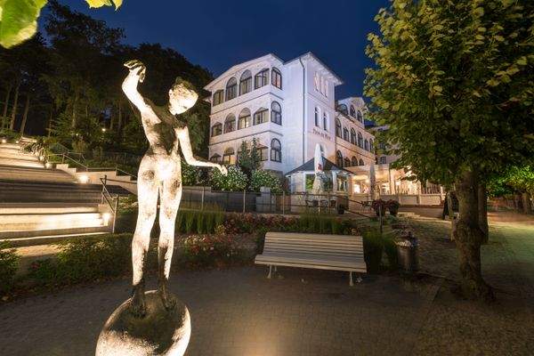 Haus am Meer by night