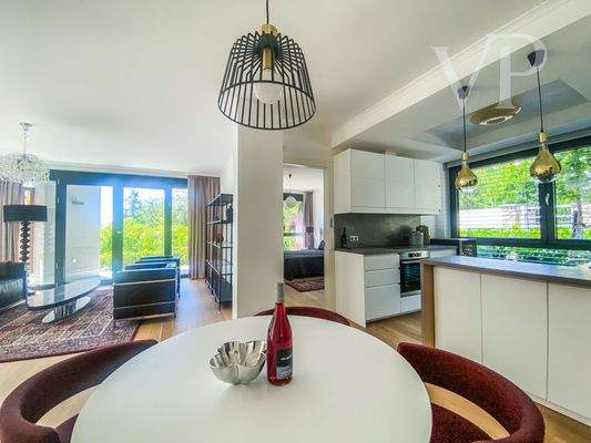 8CDA86A6-6E7D-459F-AA67-308048148F7F