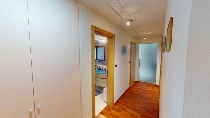 Gargazon-Gargazzone-Vierzimmerwohnung-quadrilocale-Garten-giardino-Garage-Stellplatz-posto macchina-Videoüberwachung-Alarmanlage-Keller-cantina