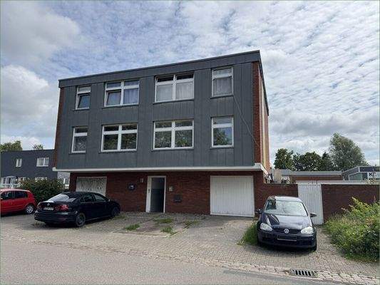 Bürogebäude straßenseitig