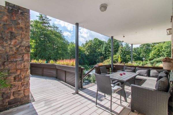 teilüberdachter Balkon