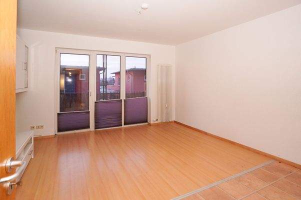 Wohnzimmer mit offener Küche