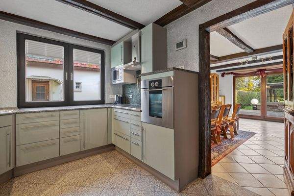 Küche mit Esszimmer & Terrasse