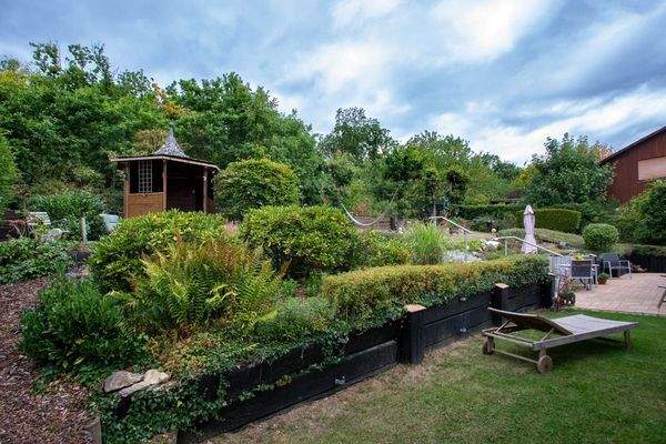 Herrlich angelegter Garten