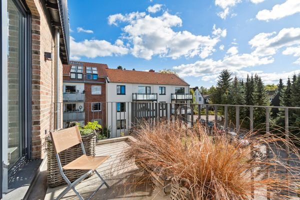 Großzügiger Balkon mit Weitblick