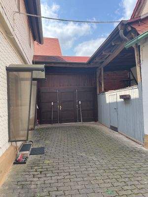 Hofansicht von Scheune zur Einfahrt