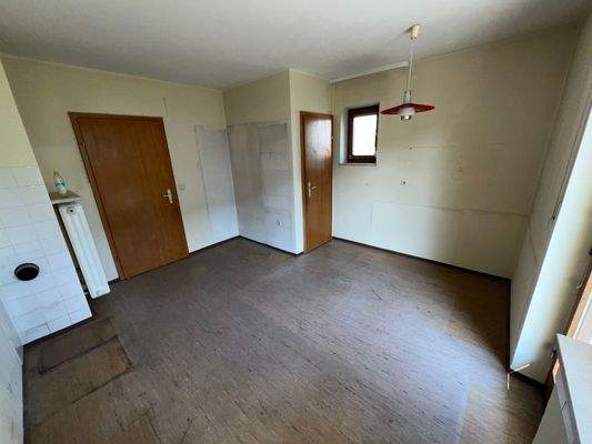 Küche+Abstellkammer freigeräumt