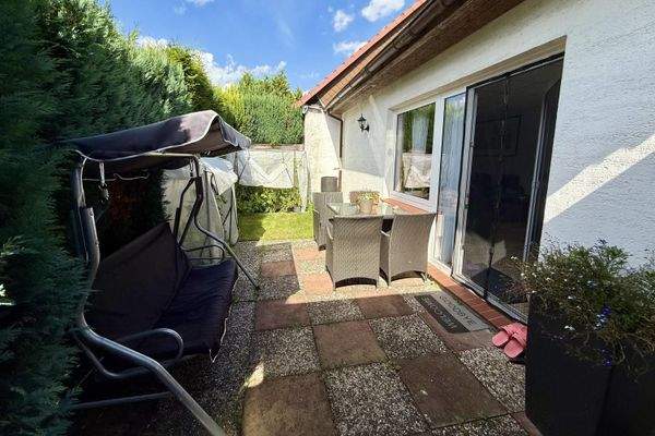 Flur 2: DHH links, Terrasse