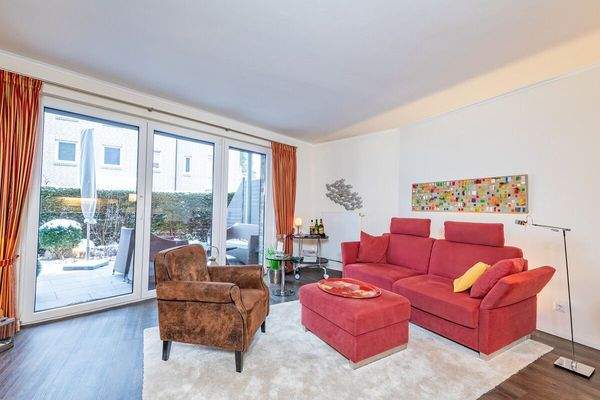 Wohnbereich mit Zugang zur Terrasse