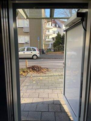 barrierefreier direkter Aus und Eingang des Aufzugs