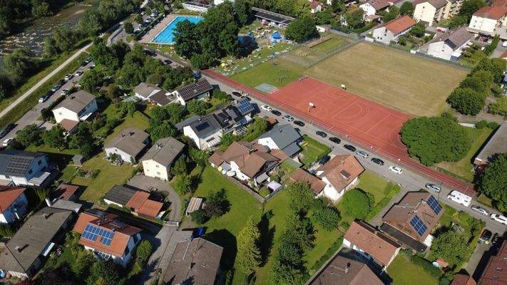 Grundstück mit Umgebung