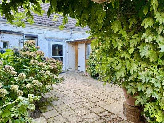 Innenhof - Sommer | August 2025