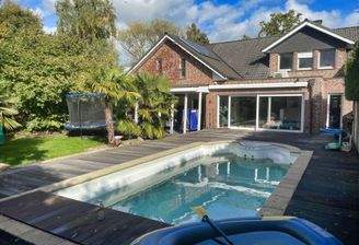 Pool- und Außenansicht