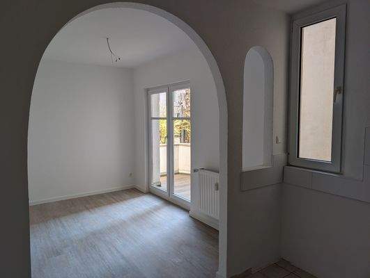 Wohnküche mit Balkonzugang