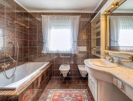 HP6-Einfamilienhaus-Hallein-Badezimmer